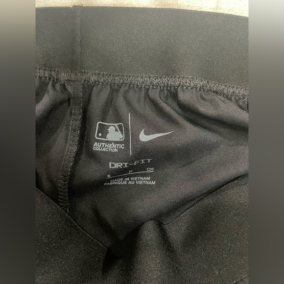 Women’s Nike Cleveland Guardians shorts - Picture 6 of 7